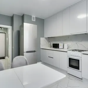 Квартира на Бориса Слюсаря 15с1 посуточно